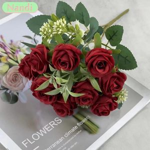 Dekorativa blommor 10 Head Rose Artificial Flower Fake with STEM BOUQUET Lämplig för hembröllopsfestdekoration