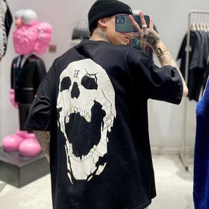 Marca de moda masculina American Casual Skull Print redonda Camiseta curta de manga curta Camiseta meia manga