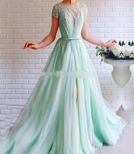 Mint Green Prom Dress Crew Cap Kort ärm Sidoslits Tängade med pärlor Aline Tulle Sashes Backless Long Formal Evening Gown Fo7354758