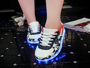 Storlek 3046 Glödande sneakers för barn och vuxna USB -laddning Ljus upp skor för pojkar flickor män kvinnor ledde kausal skor6650220