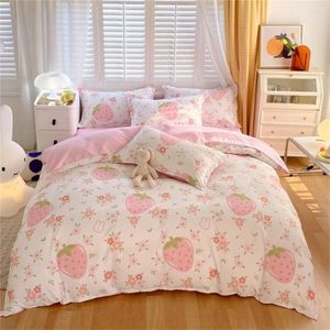 Sängkläder sätter söta jordgubbsdäcke omslag Set Twin Full Size Ins Floral for Kids Girls quilt högkvalitativa sängkläder utan fyllning