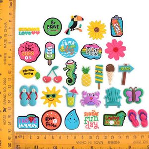 30Styles Summer Series Cartoon Hole Shoes Diy Accessories PVC Soft Adhesive Löstagbart sko Blomma Buckle Decoration Accessories