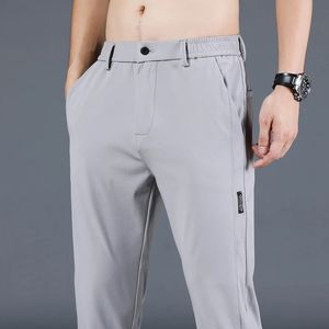 2024 Springsummer fino calças casuais masculinas usam calças de seda de gelo masculino coreano de calça de perna reta coreana 240511