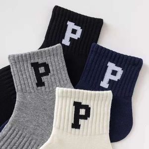 Herrstrumpor 22SS Fashion Brand Letter P Socks Mens and Womens Mid Length Pure Cotton Spring/Summer Thin and Simple Sports Low Cut Short Socks Instagram Fashion D0WQ