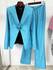 Damen zweisteuelhafte Hosen 2024 Designerin Blue Hosenanzüge für Frauen Hochzeit 3D Blumenknopf Kragen ohne Blazer Flare -Outfits Matching -Sets