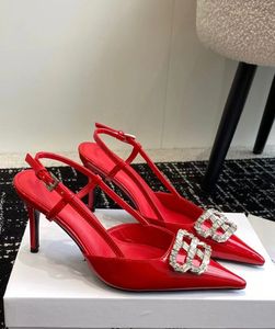 Berömda varumärke kvinnor fyrkantiga kniv slingback pumpar patent läder sandaler skor vit svart röd pekad tå brud bröllop lady gladiator sandalier med låda eu35-42