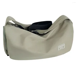 Utomhusväskor Solid Color Fitness Bag Stor kapacitet Träning slitstarande blixtlås Justerbar axelrem för fotboll