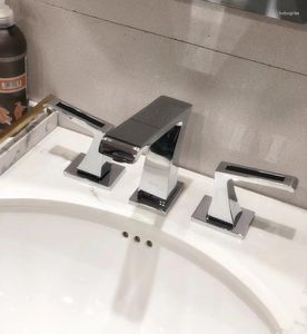 Rubinetti del lavandino da bagno cromo moderno moderno da 8 pollici da 8 pollici a distanza di rubinetto a rubinetto di tocco di lusso montato