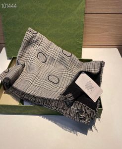 2023格子縞のダブルフェイススカーフは、男性と女性向けの繊細でユニークな旅行スカーフ4580155