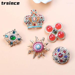 Brooches Vintage Court Pearl Hollow Brooch Baroque Series Corsage Men's And Women's Clothing Pins Accessories