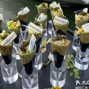 プレートアクリルトレイデザートプレートケーキスタンド薄暗い料理レストランの食器ベースディスプレイパンボウル