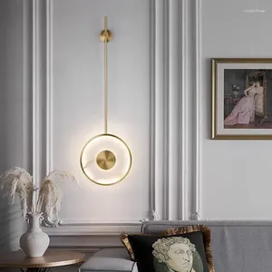 Vägglampa modern guldmetall vit marmor led varmt belysning sovrum vardagsrum interiör dekoration sconce fixtur