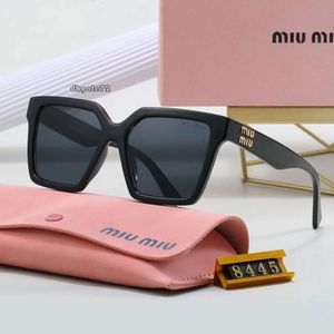 MUI MUI Sonnenbrille Männer -Frauen Einfaches quadratisches Paar modische und personalisierte Instagram Outdoor Street Photography Reise Sonnenschild Sonnenbrille