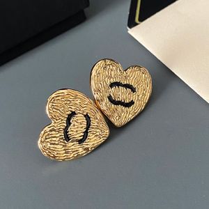 Charm 18K Gold Lated Luxury Brand Designers C-Letters Stud Geometric Classic Women Heart Earring Wedding Party Jewerlry A1550