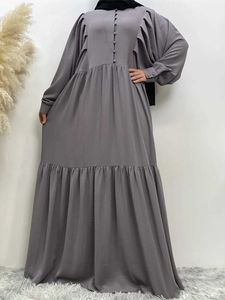 Etniska kläder muslimska Mellanöstern Kvinnor Abaya Loose Style Chiffon Long Dress Solid Color Islamiska kläder Dubai Turkiet Loose A-Line-knapp T240510