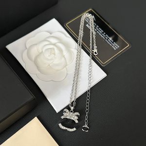 Fashion Charm Women Pendant Halsband Luxury Design Märkesbrev Halsband Inlagd Cystal Weater Chains Link Chain Edding Jewelry B108