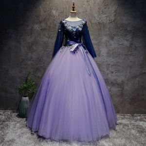 2018 Nya rygglösa lila långhylsa applikationer bollklänning quinceanera klänningar snörning upp söta 16 klänningar debutante 15 -årig klänning bq7 313h