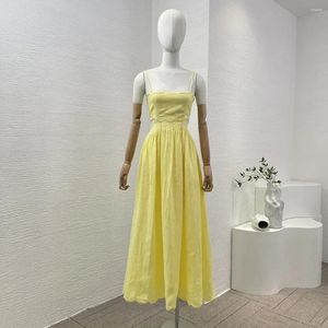 Casual klänningar 2024 Högkvalitativ linne gul rygglös ärmlös Sling Lace-up A-line kvinnor Midi Dress för sommarlovet