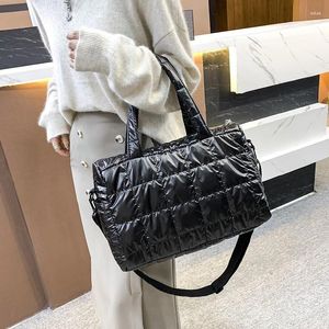 Bolsas de noite de luxo ombro de Boston para mulheres Bolsas femininas de nylon de inverno tendências de bolsa de totefashion fofo totefashion crossbody