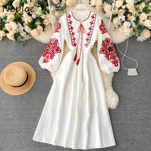カジュアルドレスネプローボヘミアン刺繍の花女性用ランタンスリーブドレス