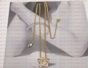 Modedesigner halsband V Letter Pendant Banshee Head 18K Gold Plated Womens Ve48714221