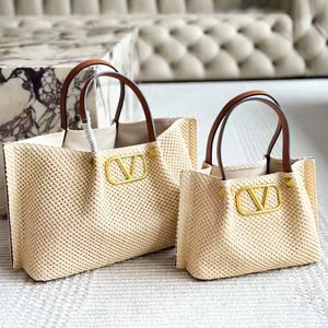 Summer V Raffias Beach Rivet Tote Designer Bag for Woman Purse och Handbag Man Clutch Weave Basket Bag Fashion Crossbody Strap Straw Travel Axel Påsar