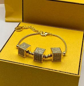 2023 Pulseiras de designer F Small Man Diamond Diamond Unique Bracelet Party Gift Wedding Match Jewelry With Box8299258