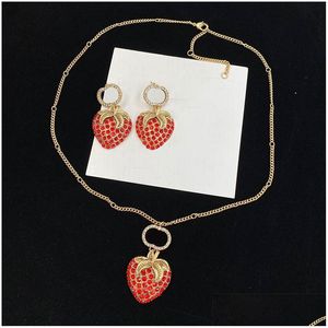 Earrings Necklace Stylish Jewelry Set Stberry Pendant 18K Gold Plated Retro Classy Diamond Eardrops Women Designer Luxury Drop Del Dhb8O