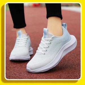 Sıradan Ayakkabı Platform Beyaz Kadınlar Küçük Asansör Vahşi 2024 Yaz Nefes Alabilir Spor Tenis