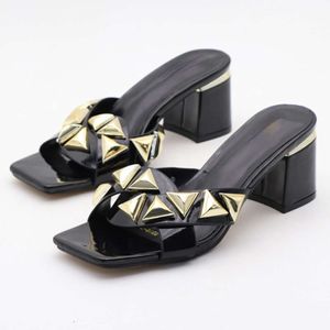 Summer Slippers High Square Open Toe Flip Flops Women Black Comfy Slide Fashions Rivet Chunky Heel Sandaler Kvinna