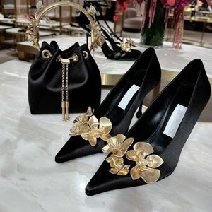 Golden Flowers High Women Silk Designer Sandal Sexig festklänning Pumpar Pointed Metallic Flower Stiletto Heels Ladies