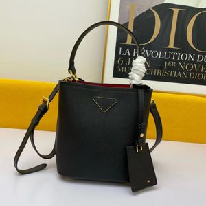 Designer väska hinkväska mode tote axel väska cross läder crossbody väska handväska klassisk kuddväska kvinnors shoppingväska handväska sex färger mode väska middag väska