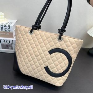 Lyxig stor kapacitet shopping väskor kvinnor tygsäck designer väska lapptäcke alfabet handväska läder diamantgitter crossbody väskor shoul whwh