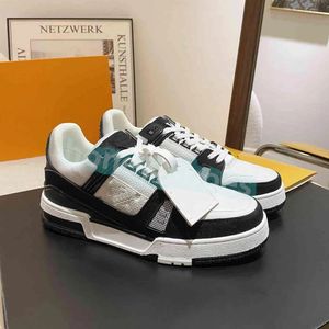 Designer Luxury / Sapatos casuais de moda masculino Sapatos de couro feminino Tênis vintage Tênis B22 Branco e Black Men e Moeda Feminina Sapatos de Treinador P51