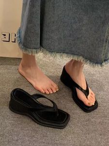 South Korea's East Gate Sandwich Beach Slippers for Women's Summer Outwear 2024 New Small And Thick Bottom Slope Heel Flip flops