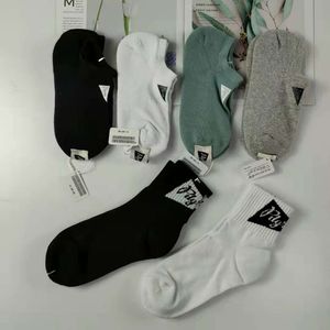 Meias masculinas Marca moderna Pilgrim Small Triangle Tootes Bottom Cotton Socks Men e mulheres amantes de lazer esportes de meias modernas e4zk