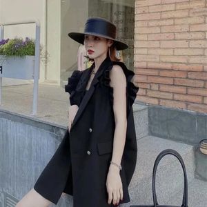 Frauenweste Anzug Weste Frauen Mode gekräuseltes Edge Design Vintage lässige koreanische ärmellose Jacke losen weibliche wilde solide 2024 schwarz