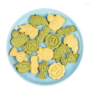 Backformen 8pcs/Set Glückwunsch Abschluss Cookie Cutter Keks Form 3D Press Plastik Fondant Werkzeug Dekorationstools