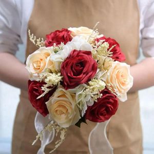 Dekorativa blommor realistiska konstgjorda rose återanvändbara bröllop bukett med band bowknot gröna blad elegant multicolor