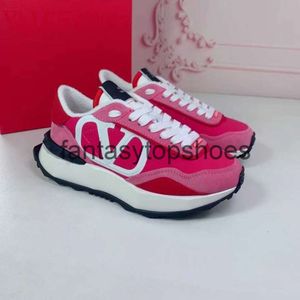 Valentines Valentines Shoes V-buckle VT Valentine Runner Fashion Luxury Camouflage Mens Designer Sneakers Genuine Leather Stud Sneaker Rubber Bottoms