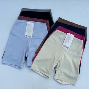 Designer Short Women Sports Short Shoga Shoga Shoga Shogout a vita traspirato Accendi per allenamento spingi in giro per motociclisti casual pantaloncini da palestra in microfibra