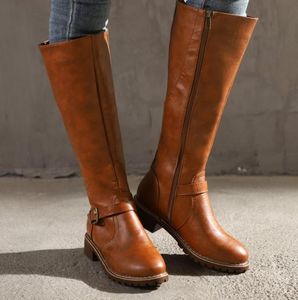 Klassig designer Half Knight Boots Round Toe Martin Shoes Women Chunky klackar med spänne 3 färger solida korta stövlar7653756