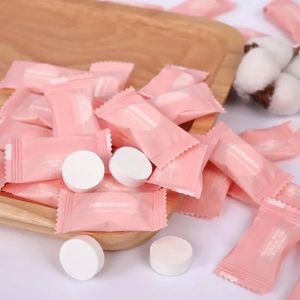 50 pezzi/lotto mini asciugamano compresso capsule da asciugamano magico tavoletta per la cura del viso da viaggio per esterni tessuto di carta