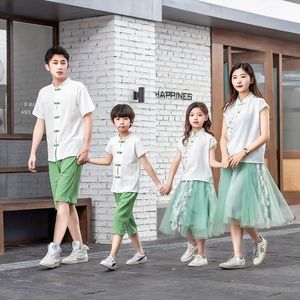 Summer Family Outfits Mum Daughter Dresses Dad Son Cotton Shirt Shorts Holiday Couple Lovers Matching Clothes Family Look 240507