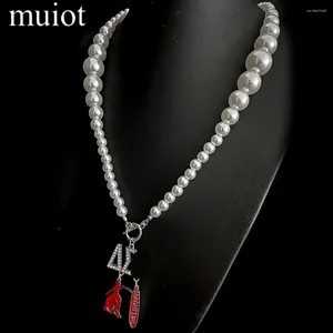 Collane a sospensione Muiot Fashion Red Greek Sorority Society Enamel Metal Letter Catena di maglioni perla bianca