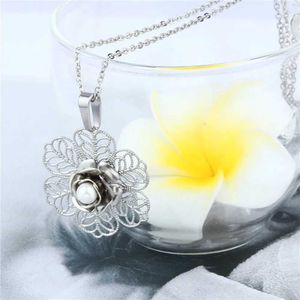 Anhänger Halsketten Edelstahlblüten Halsketten für Frauen Perlen Anhänger Chocker Mode luxuriöse Accessoires