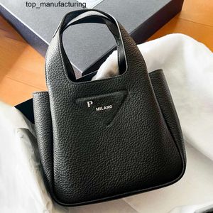 New Womens basket Triangle Designer Bag Genuine Leather pochette Luxurys handbag Black Shop Mens Crossbody Shoulder Small weekender bags