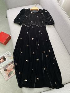 2024夏の黒い花の刺繍ベルベットドレス半袖丸いネックパネルミディカジュアルドレスM4A301663