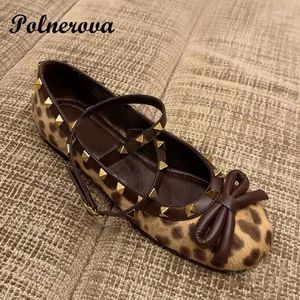 Scarpe casual stampa leopardo stampato a filo cross-bobine rivetti a fiocco femminile sandalias di raso piatto de Mujer Verano 2024