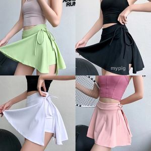 Sports yoga short skirt womens tennis skirt fitness quick drying anti glare fake two-piece side slit mini gym short skirt